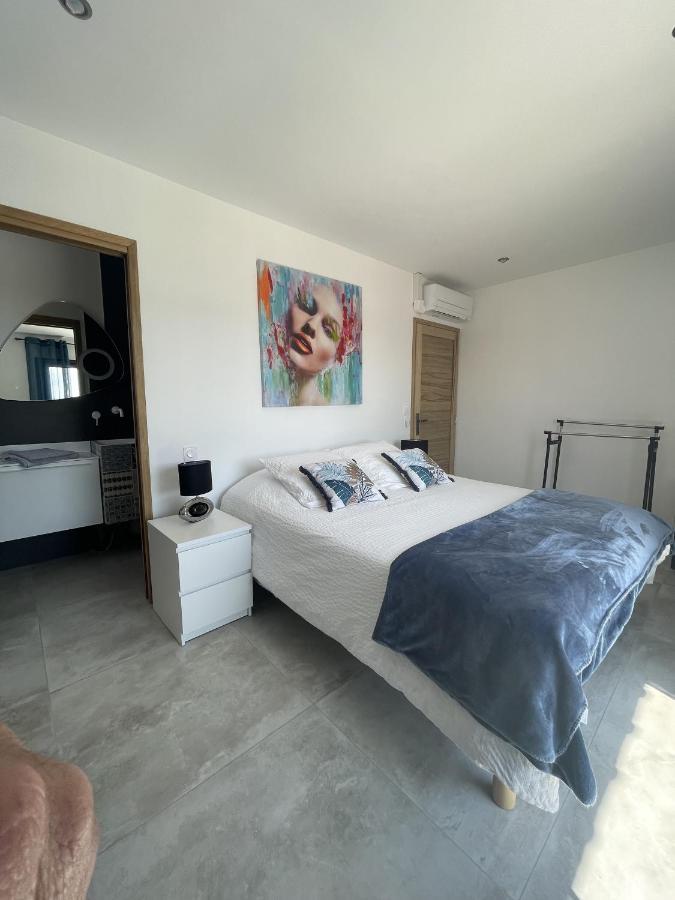 Bed and Breakfast Les Pins Du Luberon Coustellet Екстер'єр фото